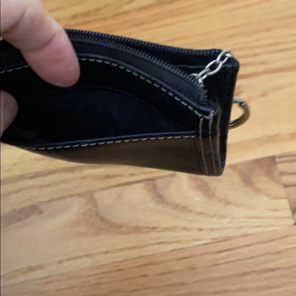 Coach very small change purse with keychain - Picture 3 of 3